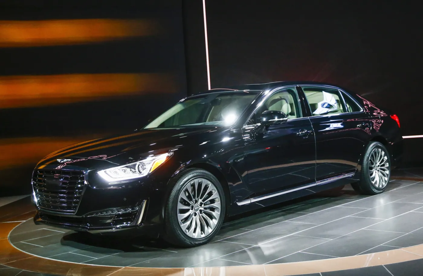 2426268-2017-hyundai-genesis-g90-fot.jpg