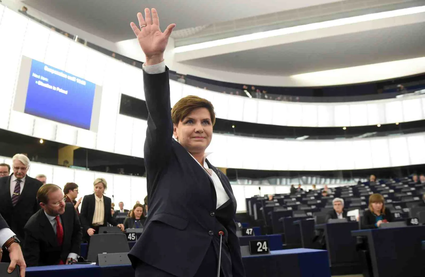 Strasburg, Francja, 19.01.2016. Premier RP Beata Szydło przed rozpoczęciem debaty o sytuacji w Polsce, 19 bm. w Parlamencie Europejskim w Strasburgu. Debata na temat sytuacji w Polsce odbywa się w kontekście funkcjonowania Trybunału Konstytucyjnego oraz zmian w mediach publicznych. (ukit/mr) PAP/Radek Pietruszka 