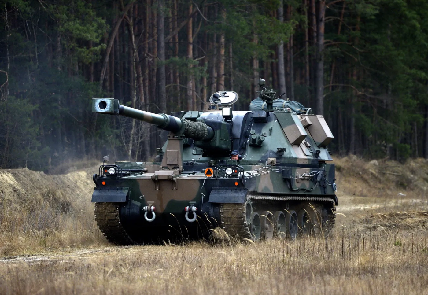 2456187-samobiezna-armatohaubica-krab.jpg