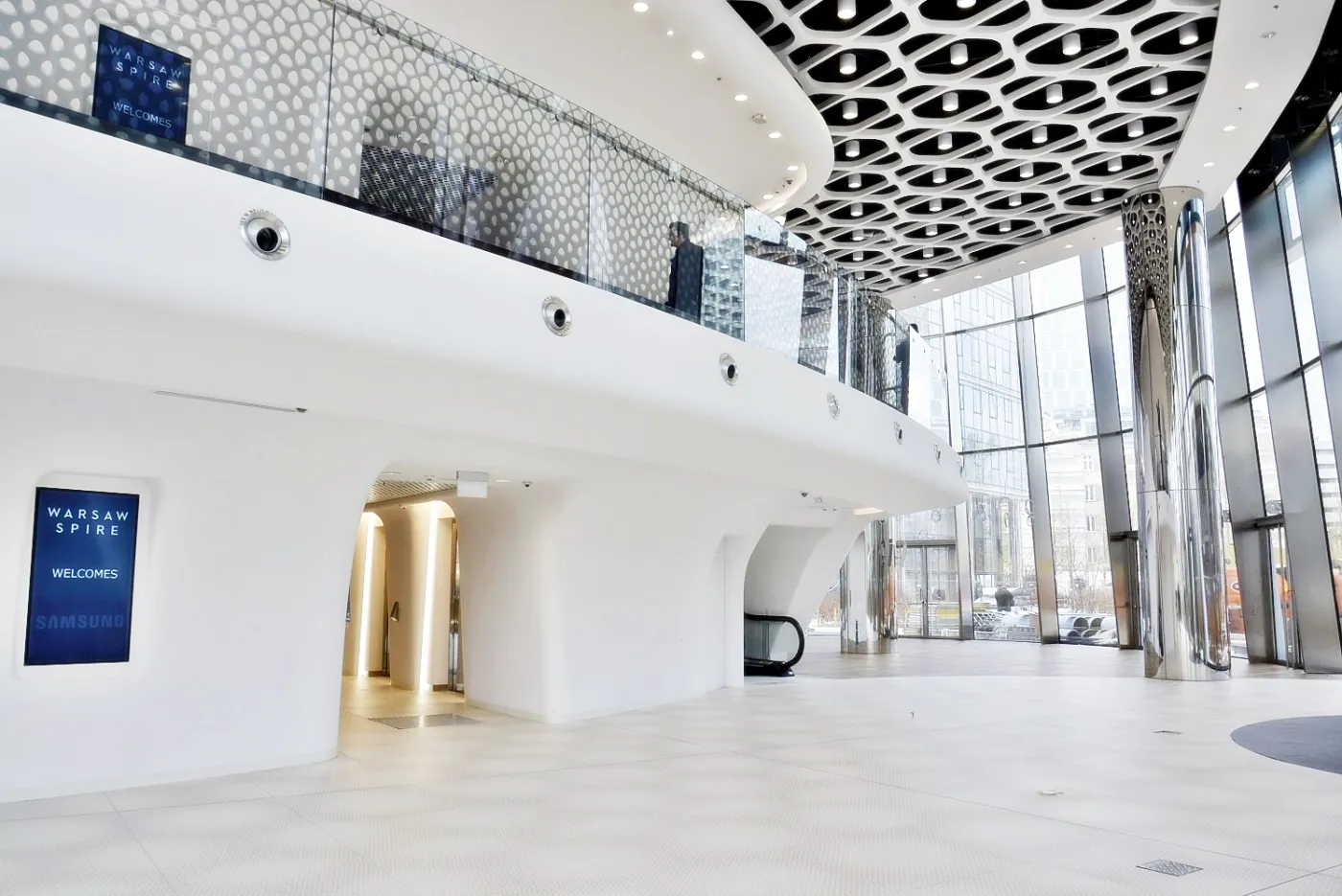 2522717-warsaw-spire-wnetrzne-budynku.jpg