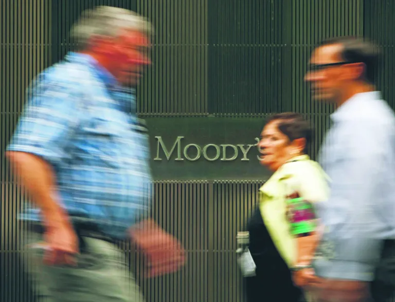 Jak wielka trójka decyduje o wiarygodności i wpływa na rynki?