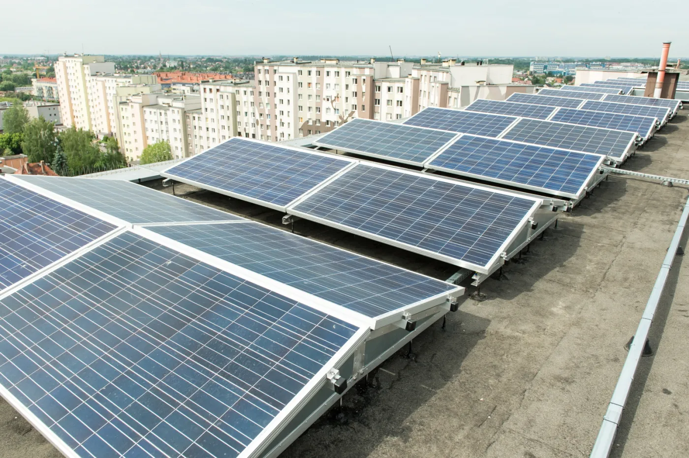 Wrocław wyznacza ekologiczne trendy. Dachy blokowisk wyprodukują prąd
