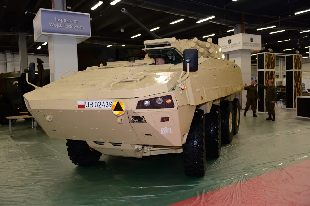 Rosomaki z Polski dla Zjednoczonych Emiratów Arabskich. Zakończono dostawę 40 wozów