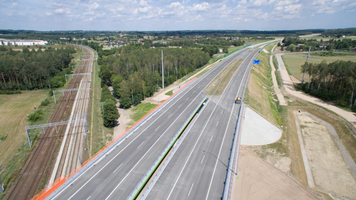 2594706-skrzyzowanie-autostrad-a1-i-a2.jpg