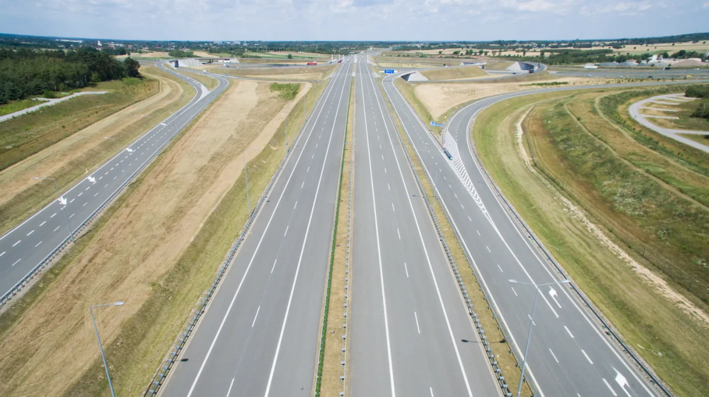 2594818-skrzyzowanie-autostrad-a1-i-a2.jpg