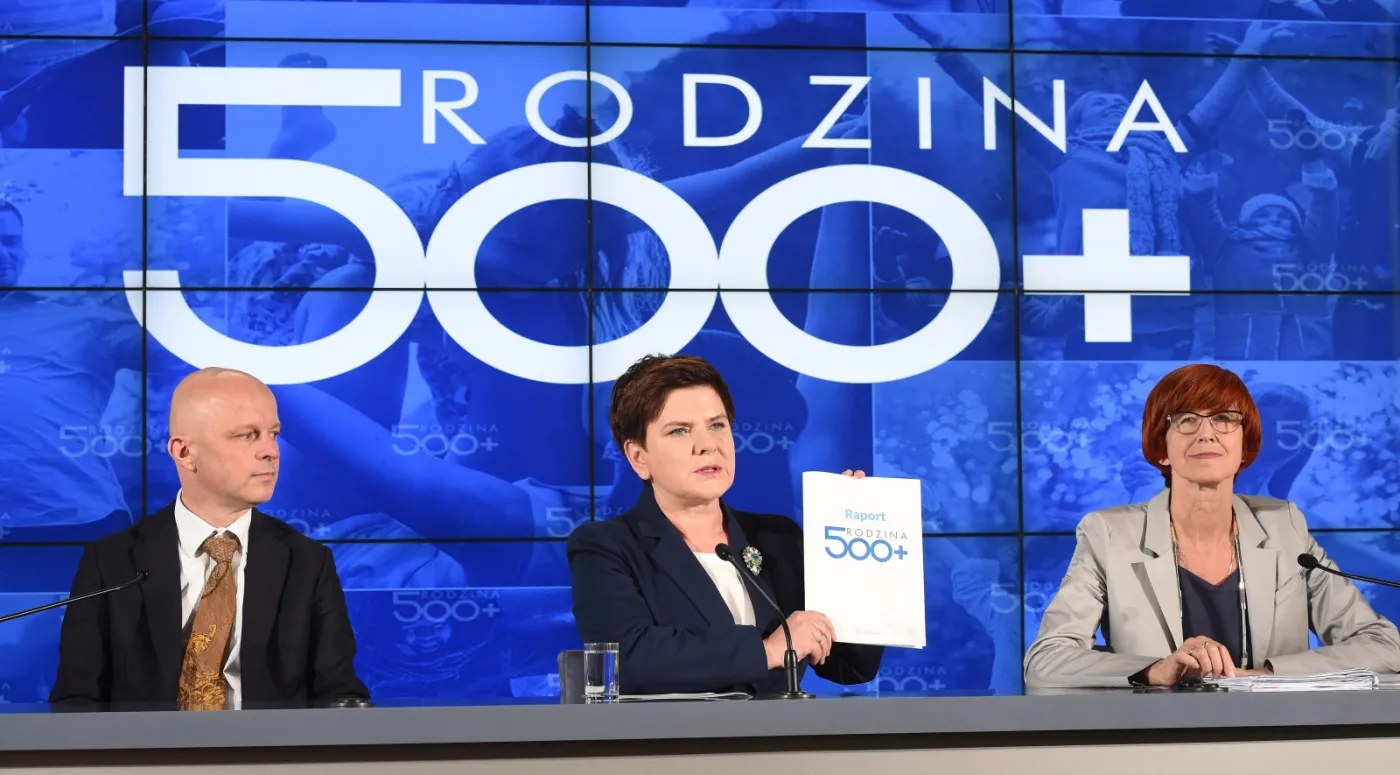 Szydło broni Morawieckiego. "Nie zaciągnęliśmy żadnego kredytu na program 500 plus"