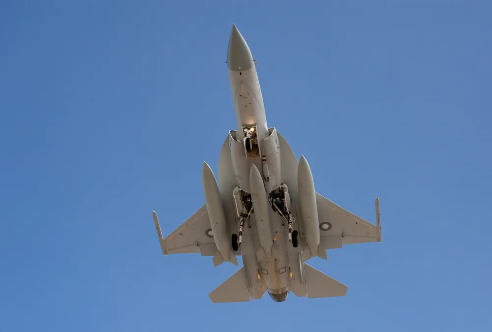 Chińskie bombowce i myśliwce nad cieśniną Miyako. Japonia podrywa swoje samoloty