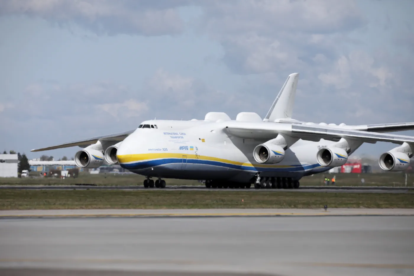 4501440-samolot-antonov-an-225-mriya.jpg