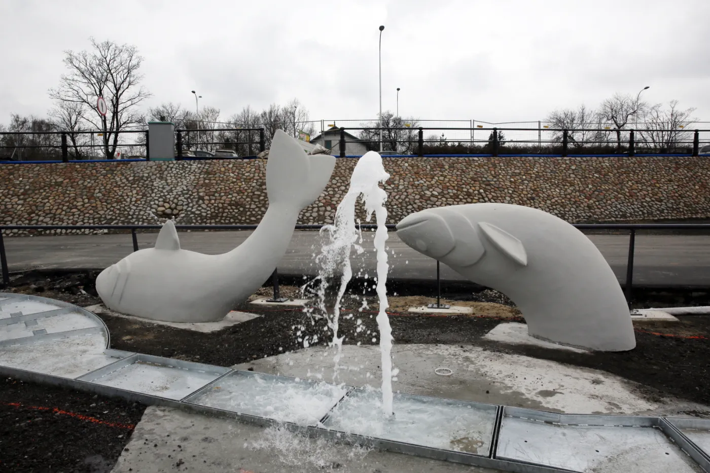 Bulwary wiślane coraz dłuższe. Kolejne gotowe fragmenty przed wakacjami [ZDJĘCIA]