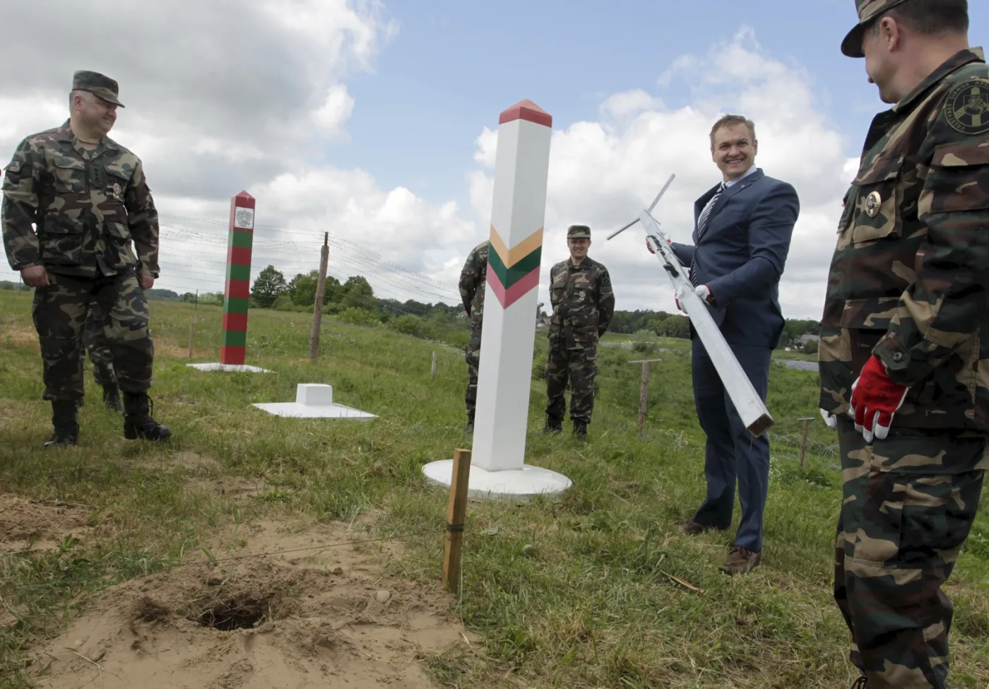2972512-litwa-buduje-plot-na-granicy-z.jpg