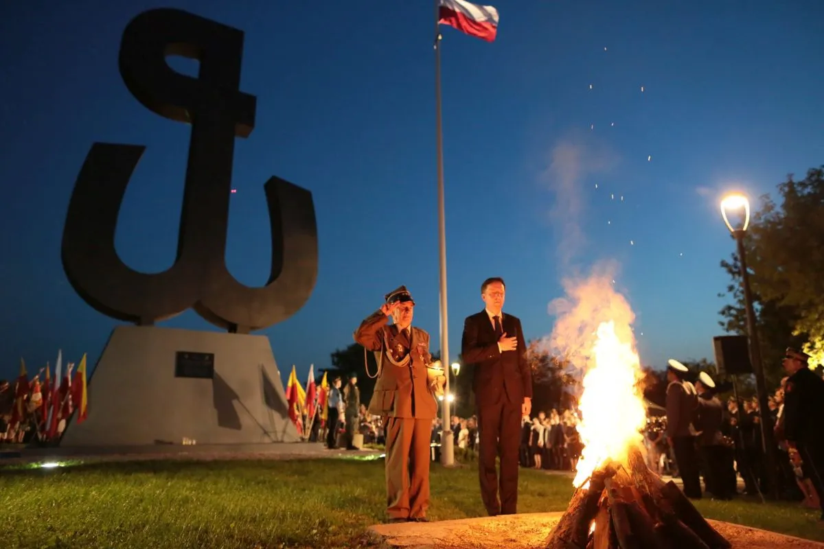 Pomoc dla powstańców potrzebna na już. Politycy się zastanawiają