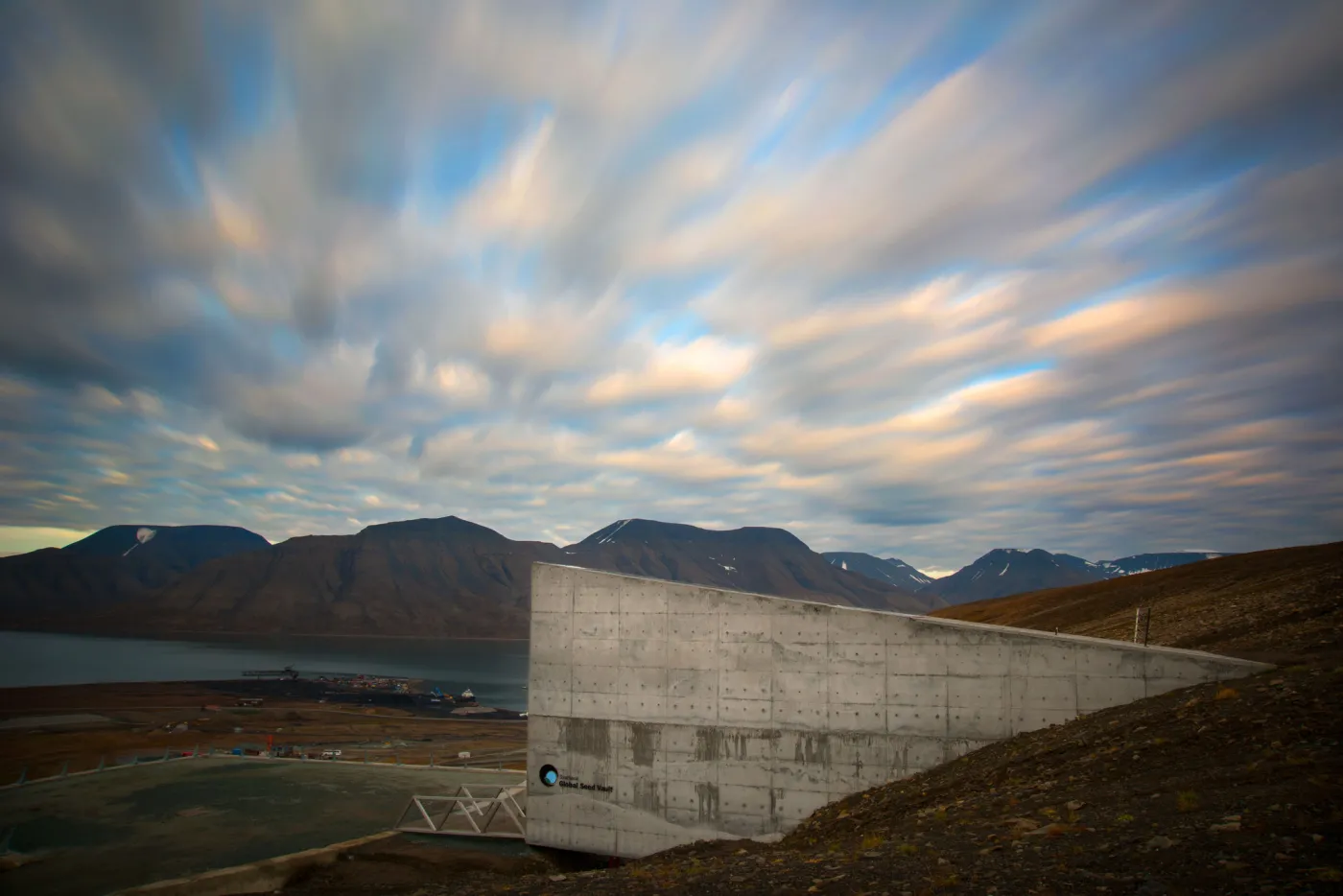 3279673-globalny-bank-nasion-svalbard.jpg