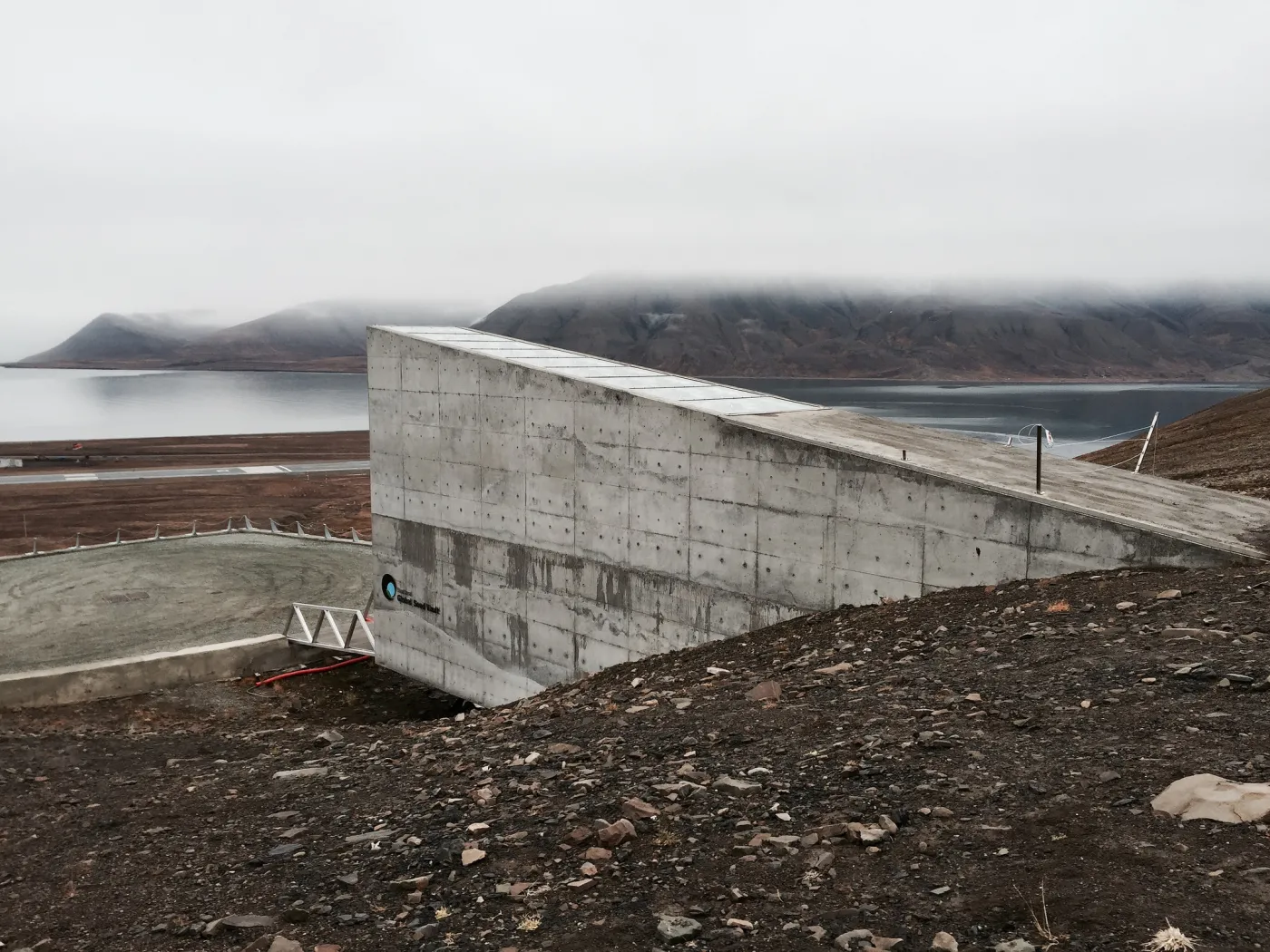 3279785-globalny-bank-nasion-svalbard.jpg