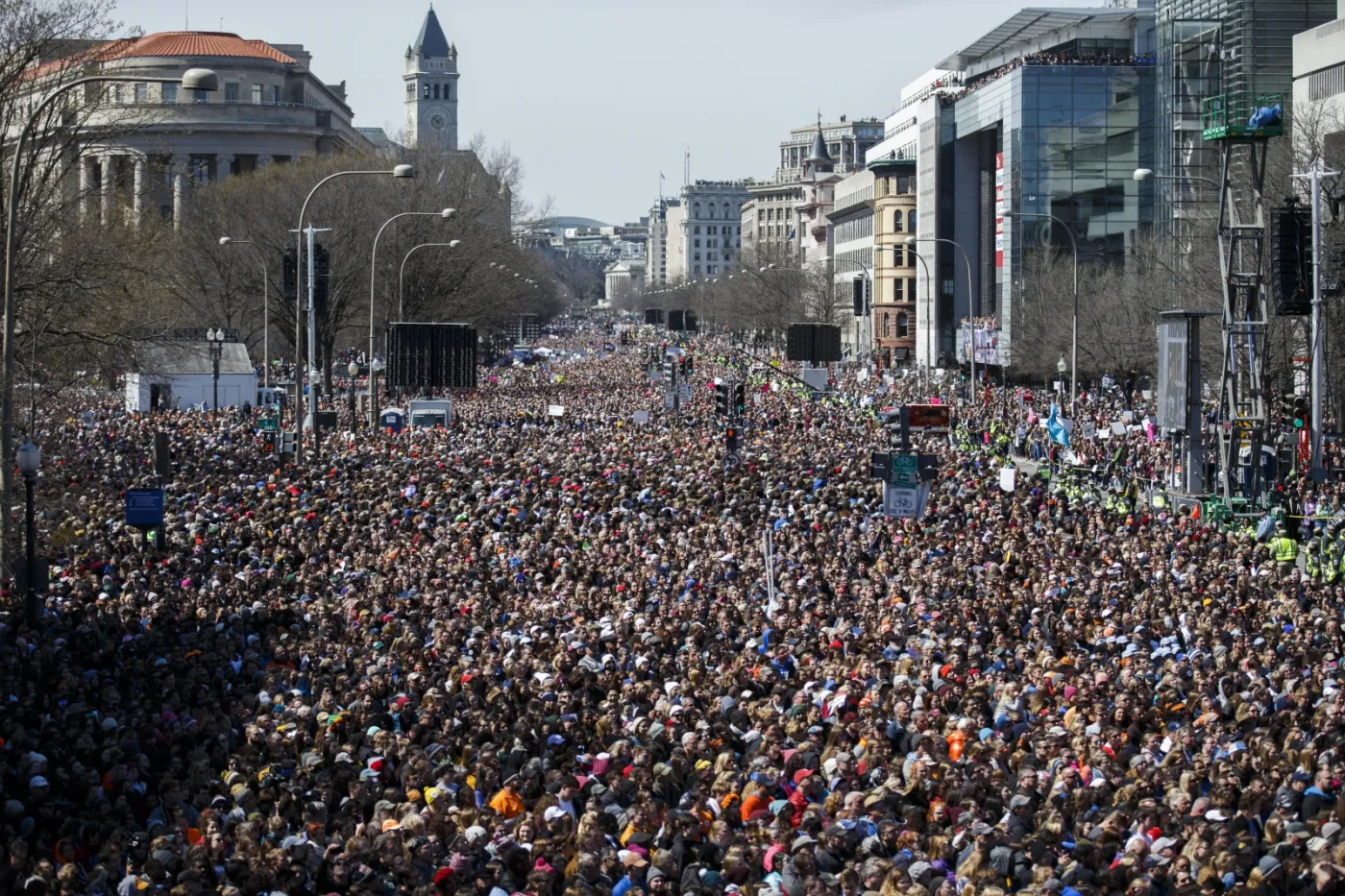 3291885-protesty-przeciw-dostepowi-do.jpg