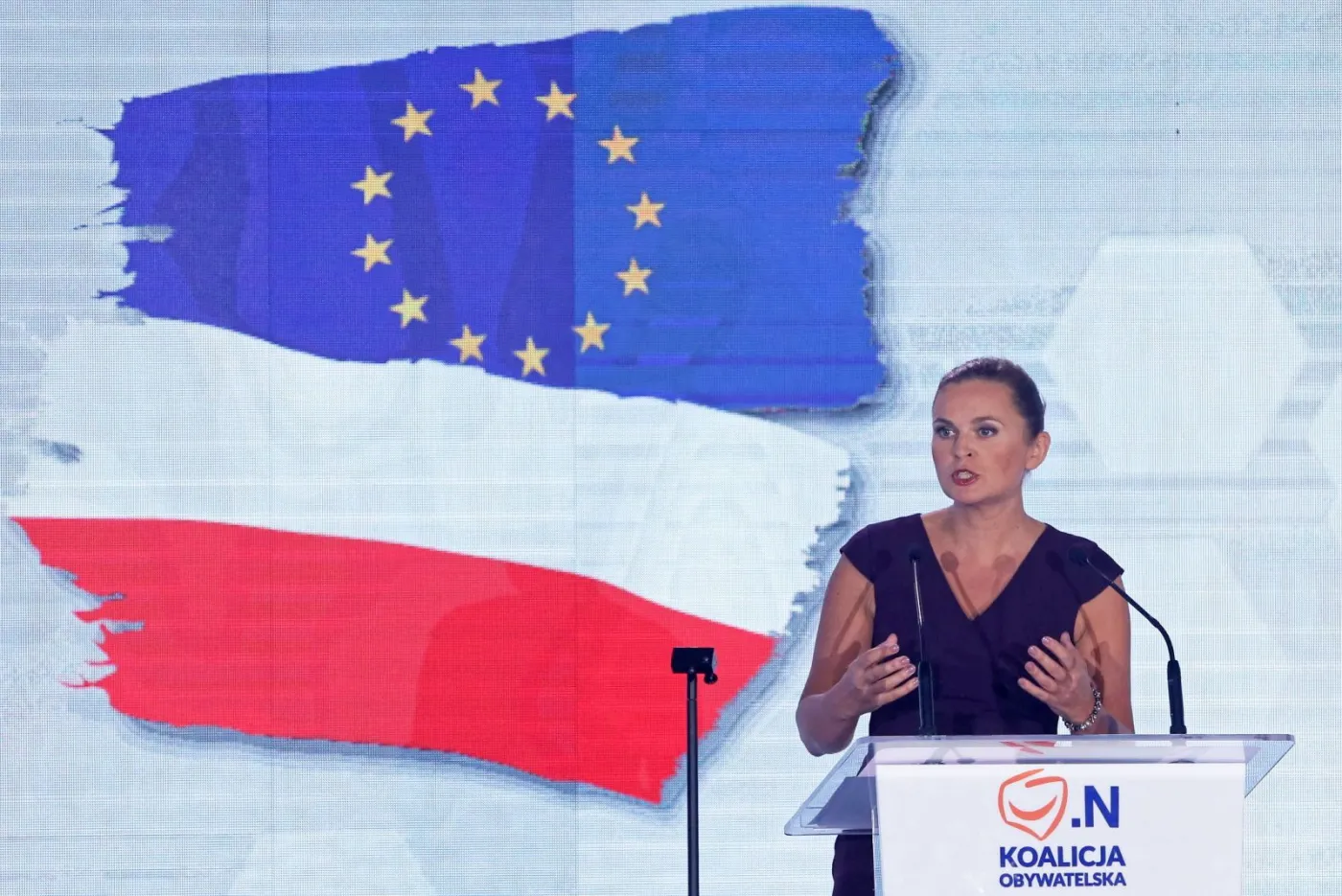 Partia Razem: Nowacka rozczarowała tysiące dziewczyn, które zbierały podpisy pod projektem ws. aborcji