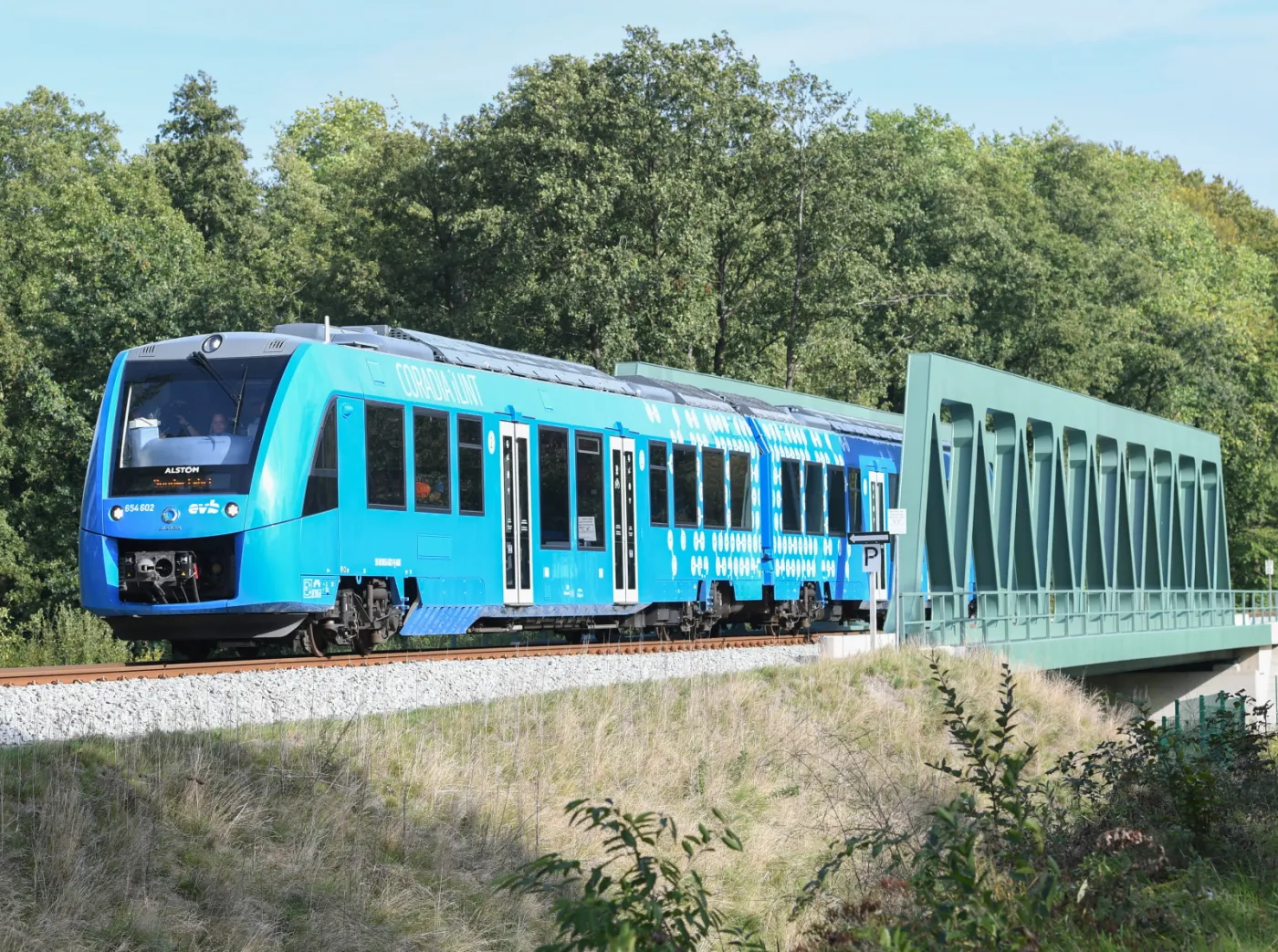 Alstom Coradia iLint. Pierwszy na świecie pociąg napędzany wodorem wjechał na tory [ZDJĘCIA]