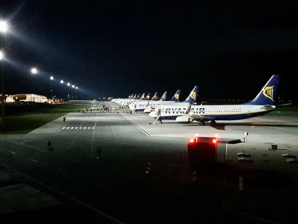 Ryanair zmienia politykę sprzedaży biletów. KE ma zastrzeżenia