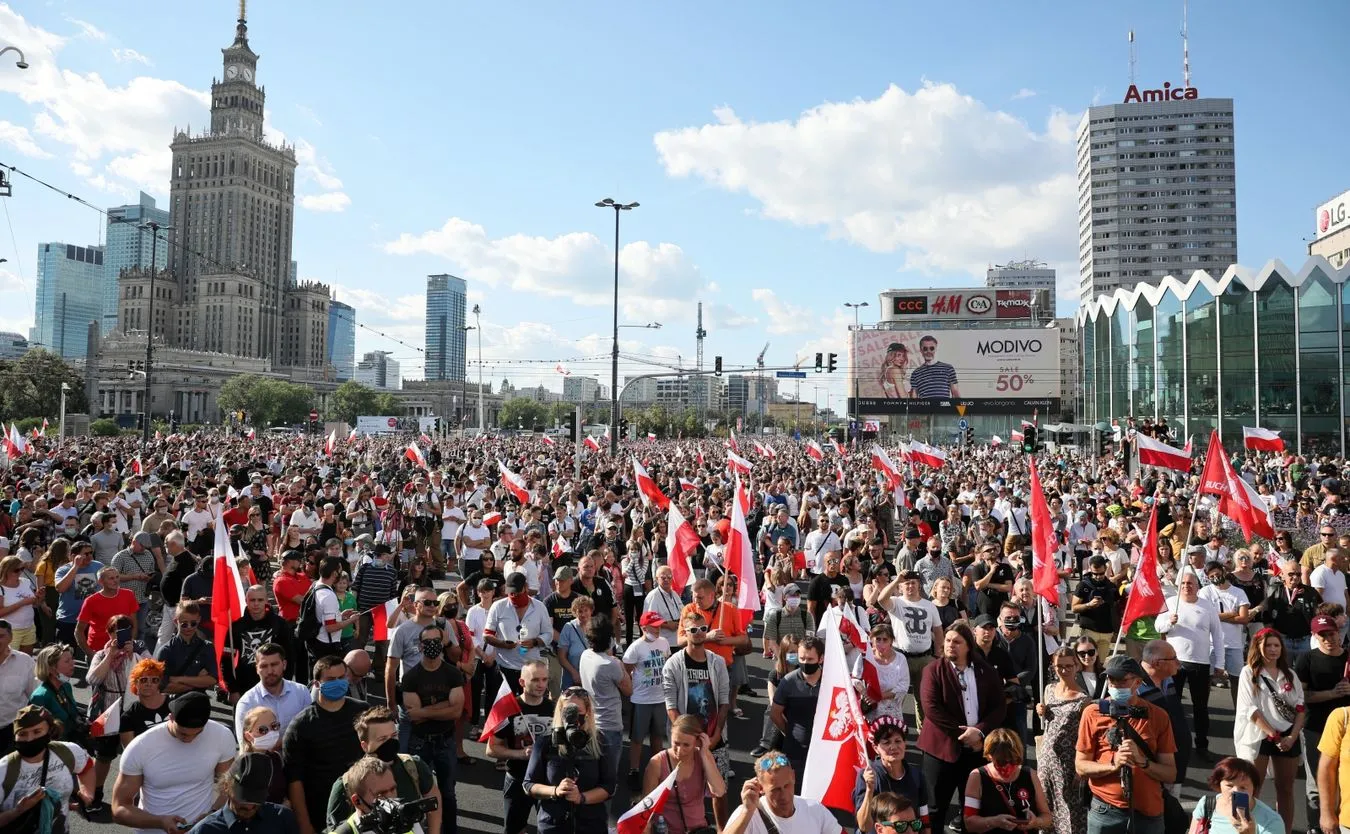 Powstanie Warszawskie: Stolica w godzinę "W" oddała hołd uczestnikom zrywu