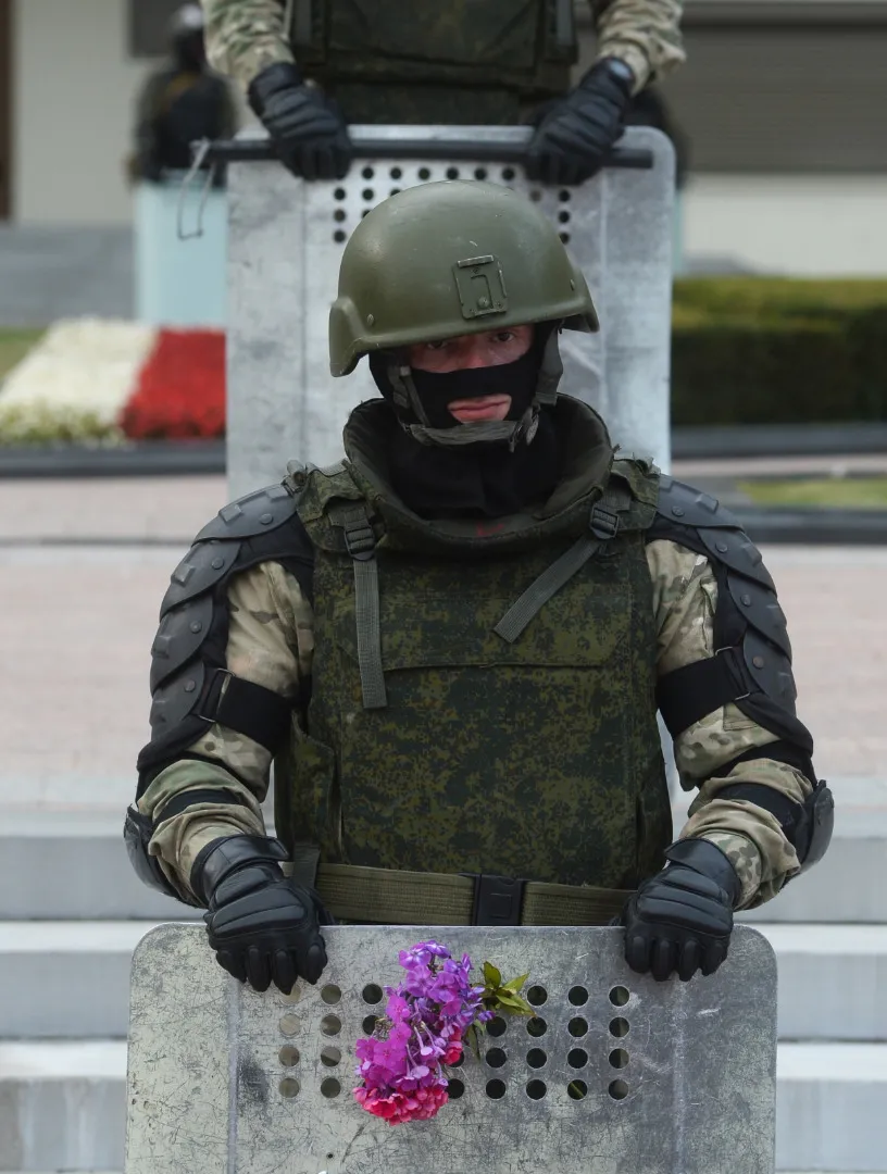 Bloger Nexta opublikował nagranie jak uczestnik protestu w Mińsku zostaje zabity przez milicję