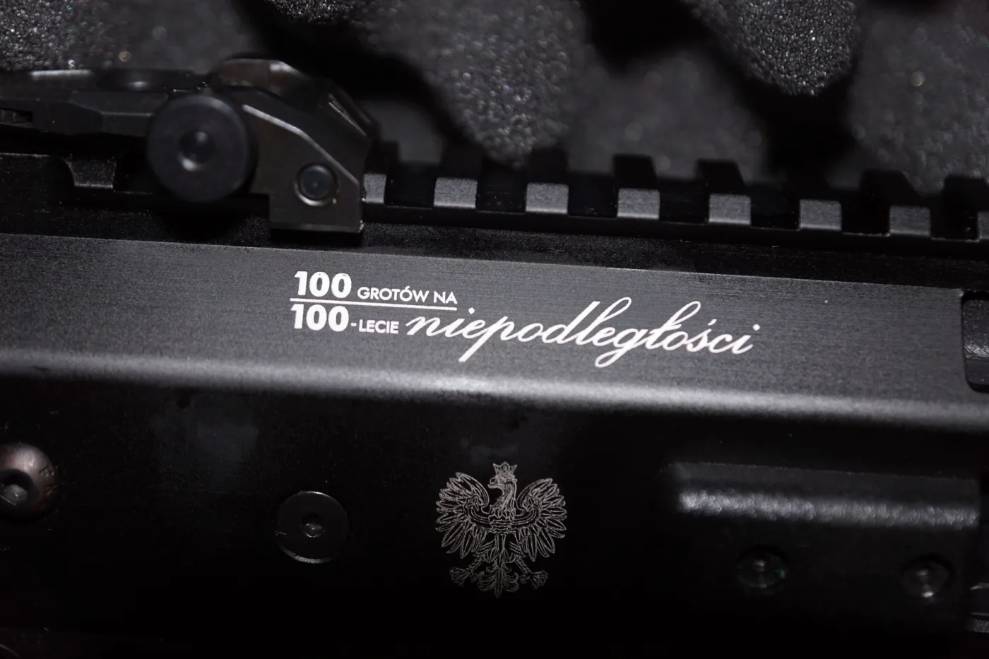 Karabinek z okazji 100-lecia niepodległości. "Łucznik" wypuścił broń dla kolekcjonerów [ZDJĘCIA]