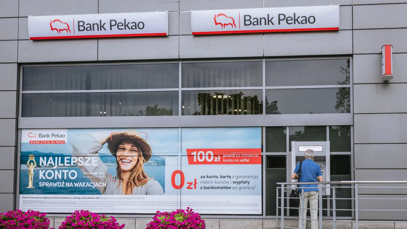 Bank Pekao wstrzymuje transakcje w rublach