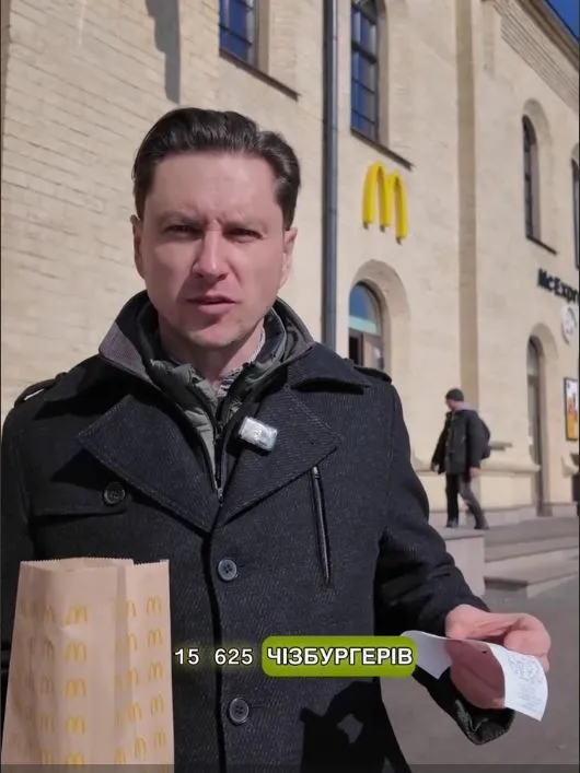 Cheeseburgery, kredyt i wojna! Ukraina werbuje młodych na TikToku