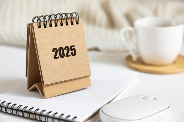 Dni wolne od pracy 2025. Jak zaplanować urlop, aby cieszyć się długimi weekendami? Nawet 40 dni wolnego