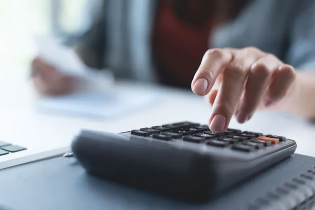 Po śmierci bliskiego rodzina dostanie te pieniądze. Kwota zależy od dwóch czynników. Wiele osób nie wie, że mogą ubiegać się o wypłatę