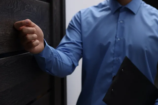 Trwają masowe kontrole w domach i mieszkaniach. Sprawdź, kogo odwiedzi urzędnik. W ten sposób unikniesz wysokiej kary