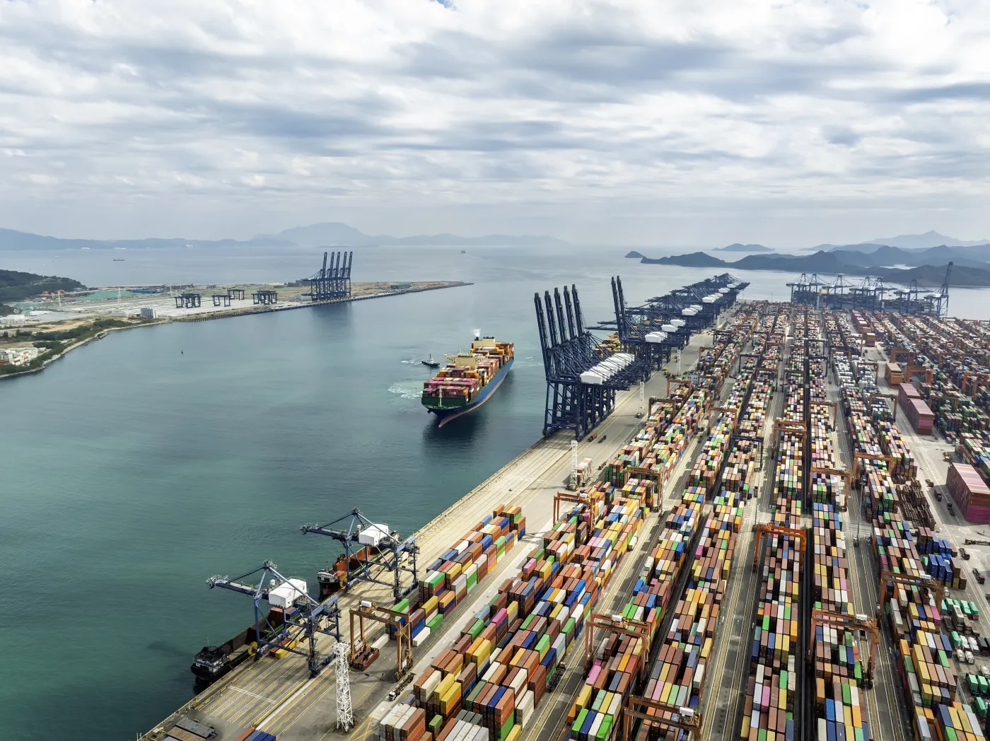 Import spoza UE – co warto wiedzieć, zanim sprowadzisz towar?