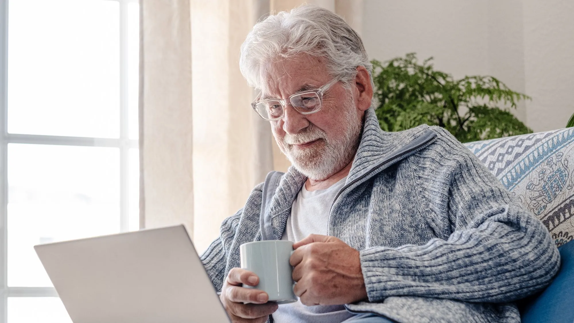 Seniorzy 60+ mogą liczyć na bezpłatną pomoc w domu. Te naprawy zostaną wykonane za darmo