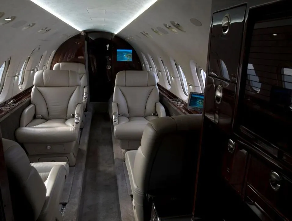 netjets_hawker_750_na_pokladzie1_191049.jpg