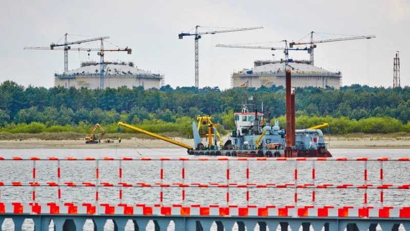 1622389-budowa-terminalu-lng-lipiec-2013.jpg