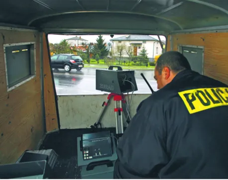 Wolniej jeździmy po zniszczonych drogach, po nowych pędzimy