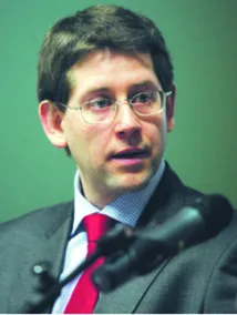 1674136-profesor-cezary-wojcik-dyrektor.jpg