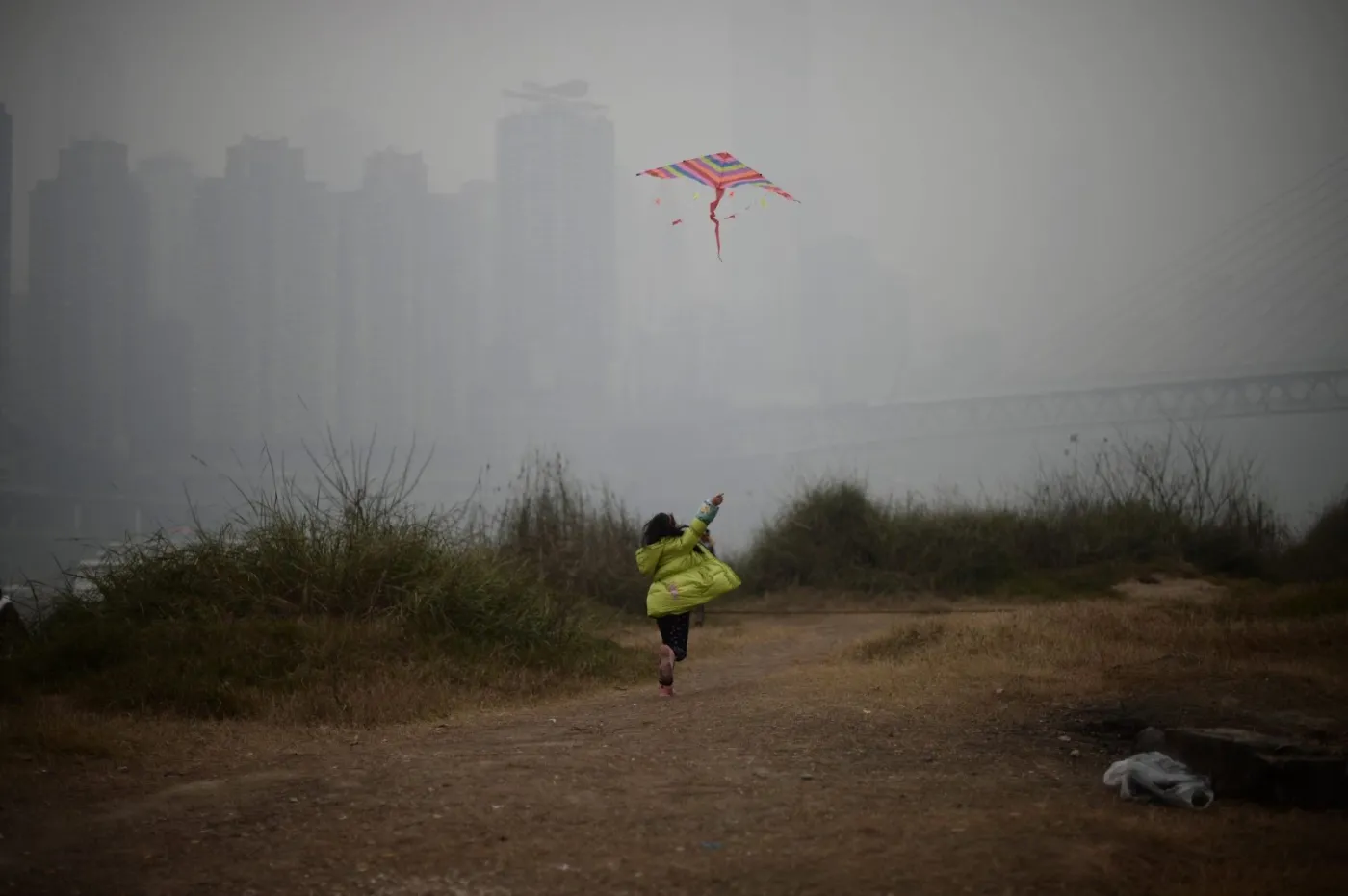 1683570-smog-w-chinskim-miescie-chongqing.jpg