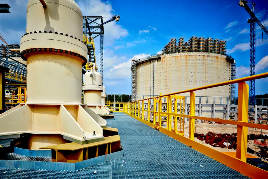 Resort zapowiada, że nie będzie kar za opóźnienie oddania terminalu LNG