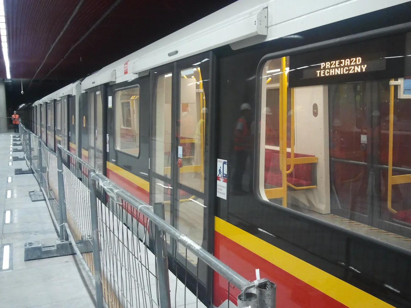 1837030-przejazd-techniczny-na-ii-linii.jpg