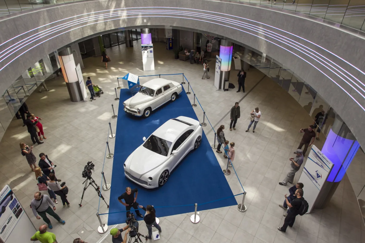 Nowe polskie auto New Warsaw. Zobaczcie następcę kultowego wozu epoki PRL „Warszawa 223”.