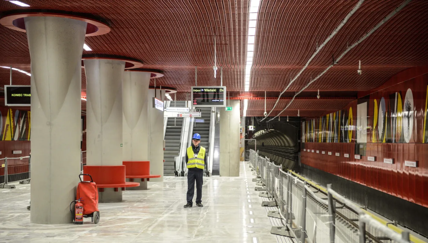 Warszawa: Druga linia metra już jeździ. Budowa kończy się z końcem września