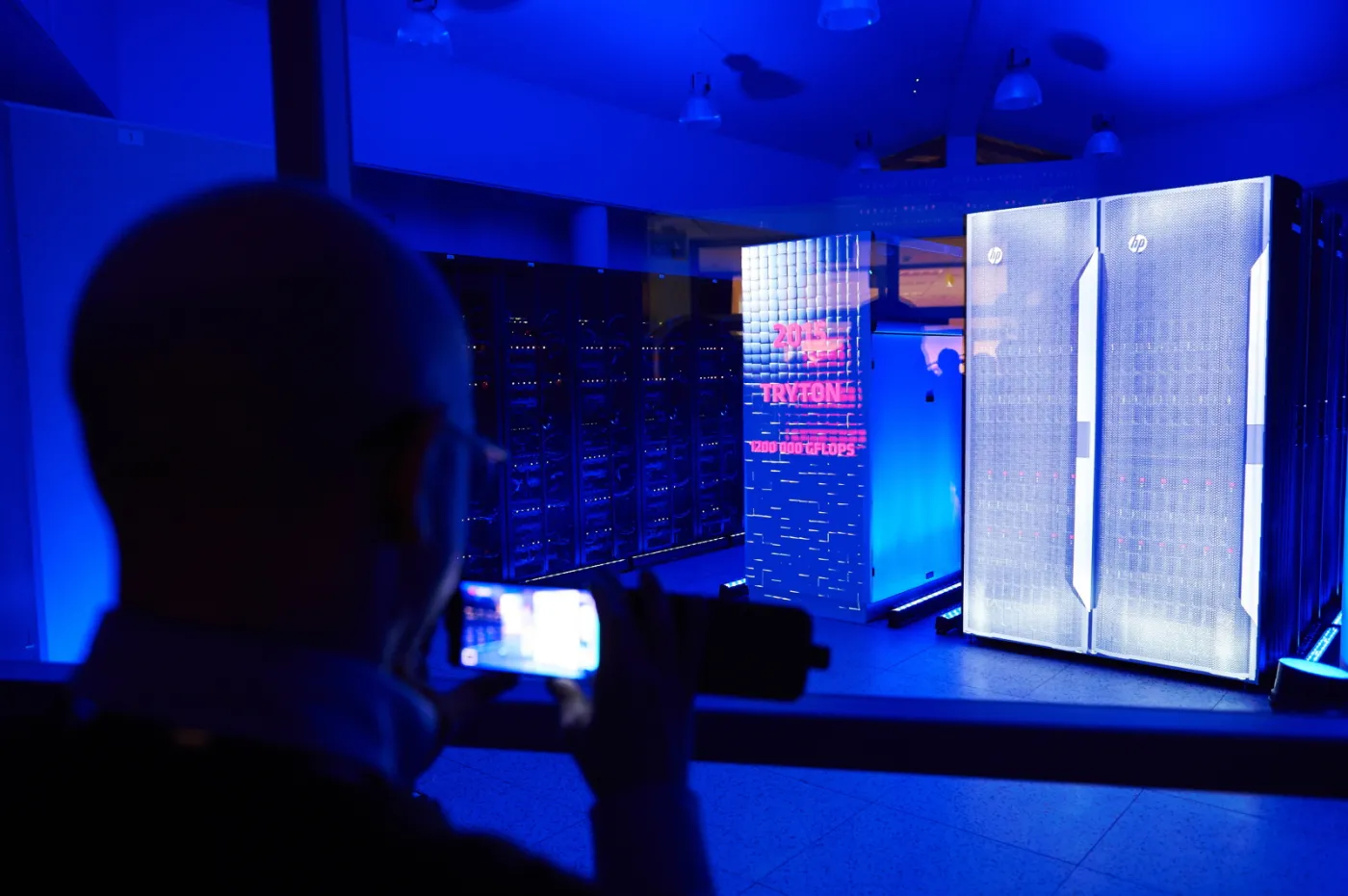 2098470-superkomputer-na-zdjeciu-zostal.jpg