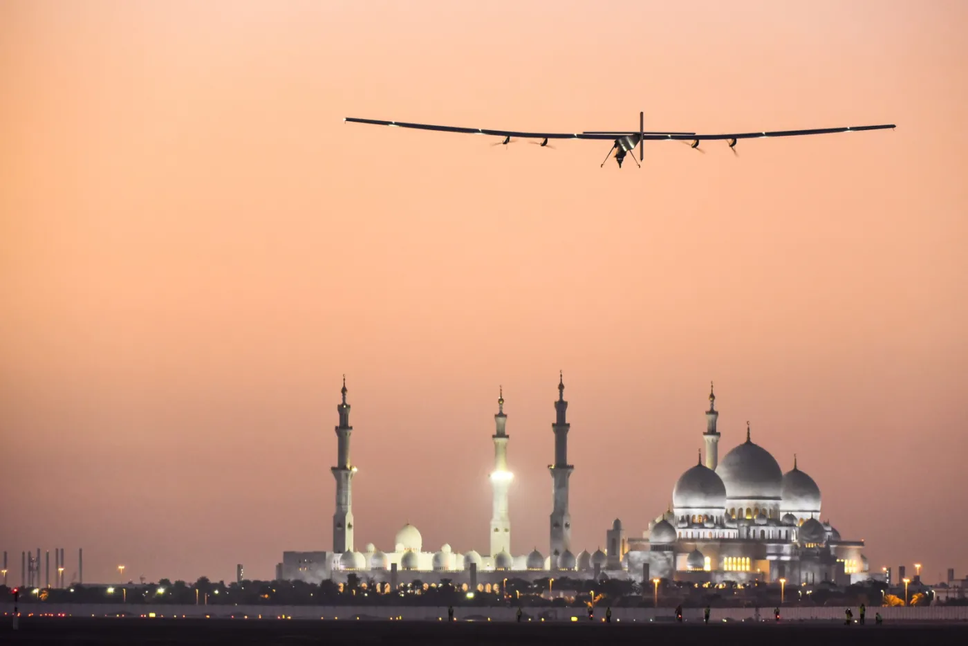 2100528-testowy-lot-solar-impulse-2-w-abu.jpg