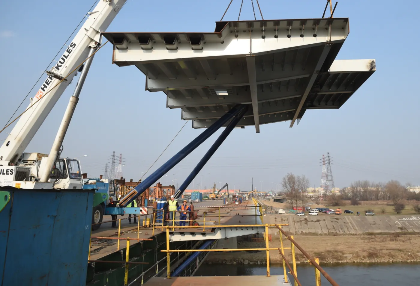 5 pasów ruchu w każdą stronę. Tak wygląda poszerzony most Grota-Roweckiego w Warszawie [ZDJĘCIA]