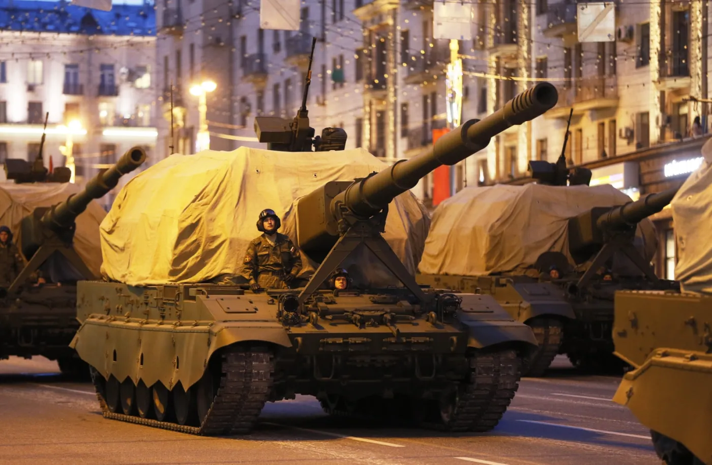 2165687-nowy-rosyjski-czolg-t-14-armata.jpg
