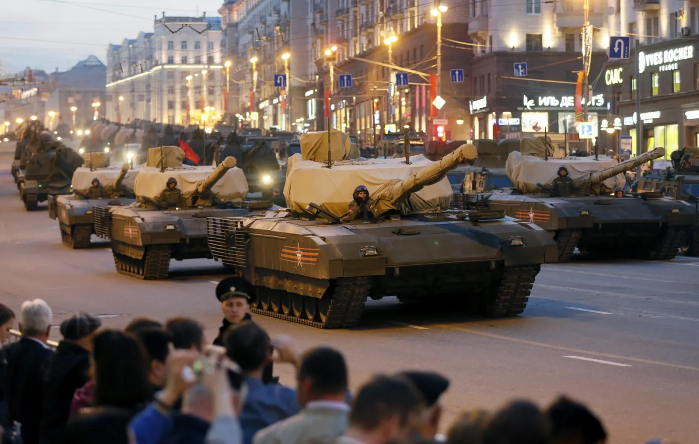 2165607-nowy-rosyjski-czolg-t-14-armata.jpg
