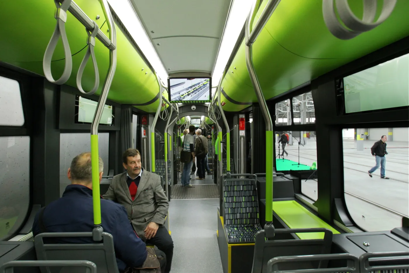 2221240-pierwszy-tramwaj-solaris-tramino.jpg