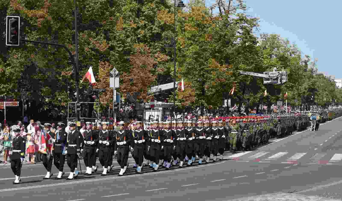 2276816-defilada-pododdzialow-wojskowych.jpg