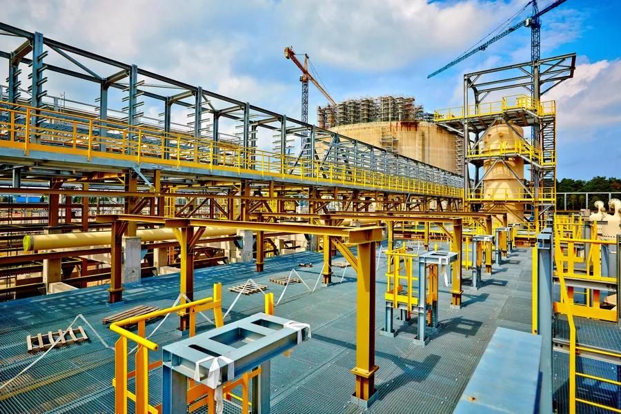 PGNiG może stracić na umowie z Quatargas, budowa terminalu LNG się przedłuża