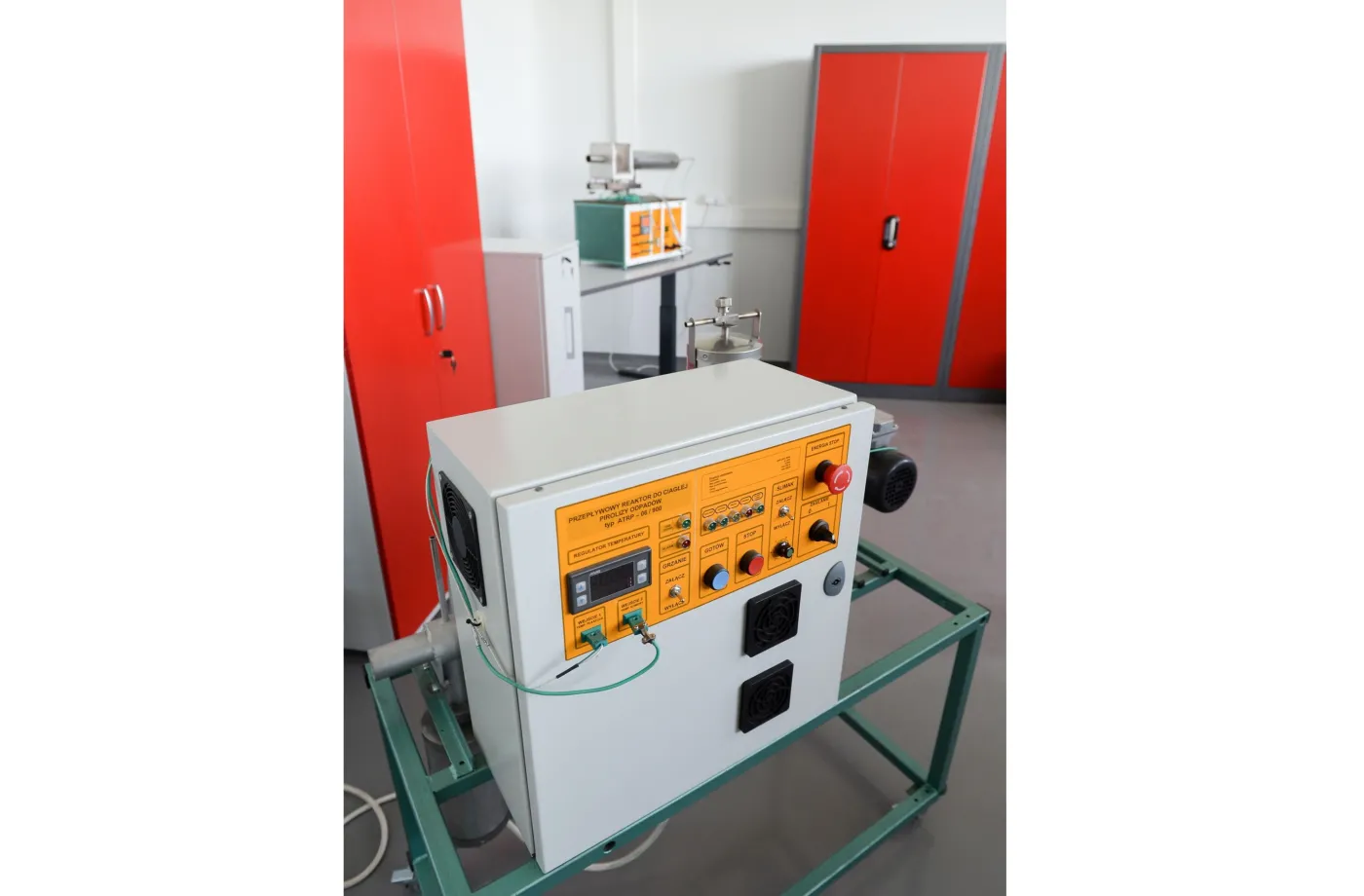 2312895-laboratorium-termoprzetwarzania.jpg