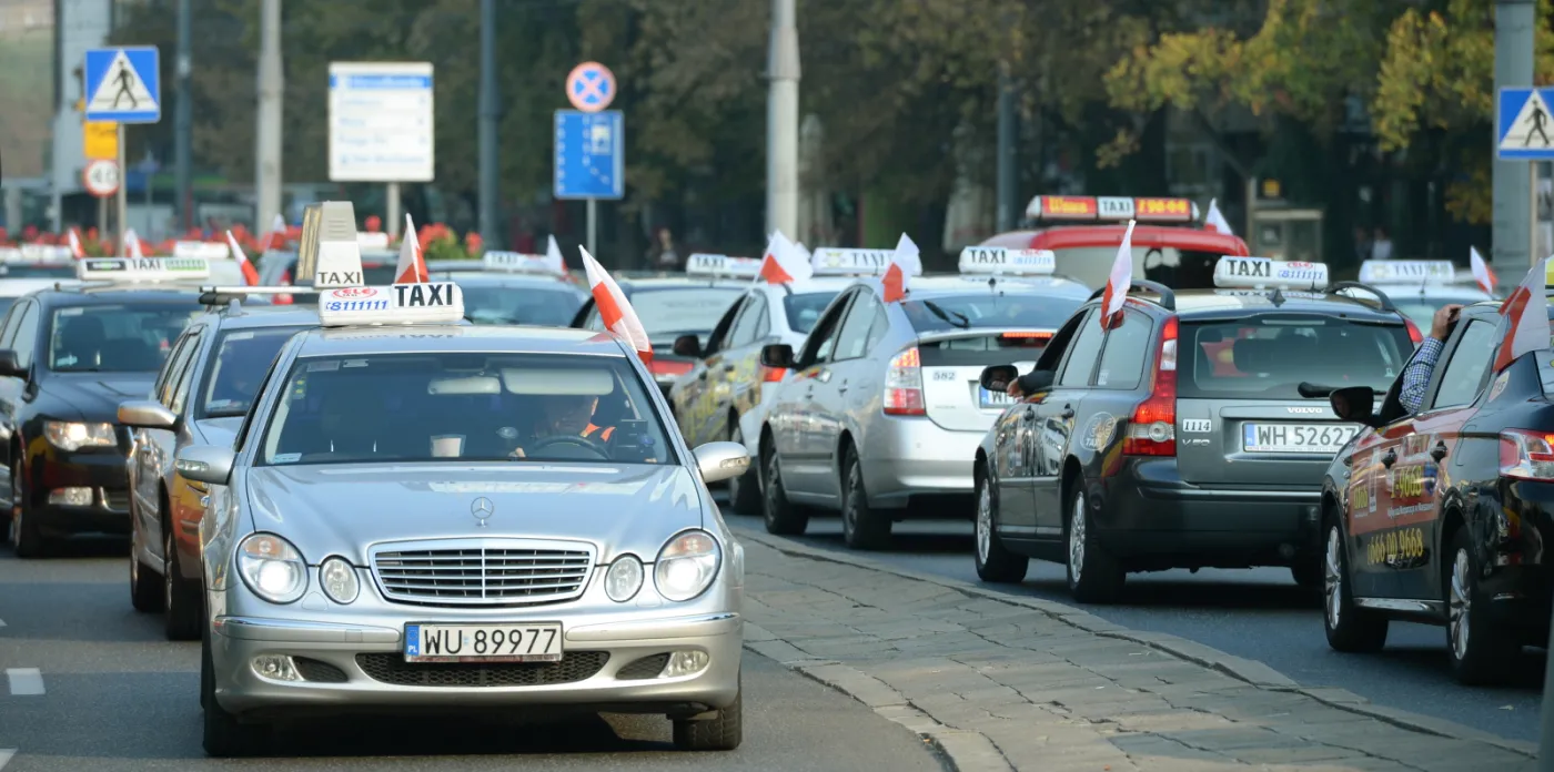 2319105-protest-taksowkarzy-w-warszawie.jpg